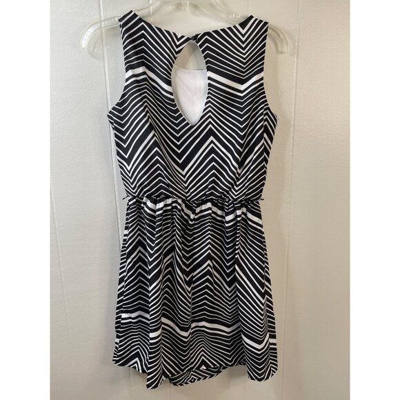 Sequin Hearts Skater Sleeveless Dress Junior Small Keyhole Back Black White - Picture 3 of 7